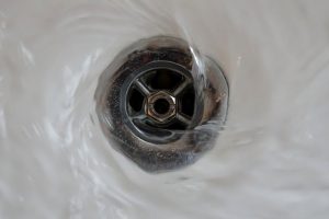 déboucher une canalisation d’eau avec furet